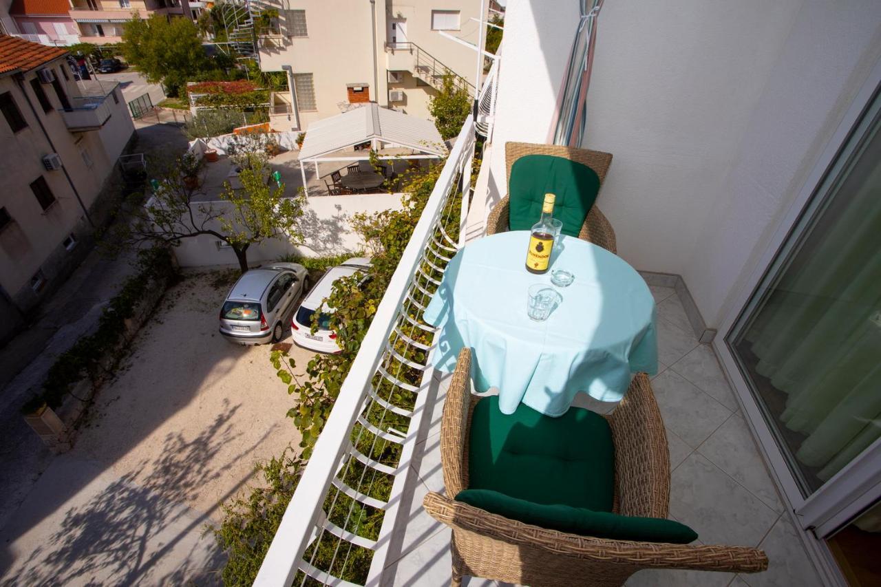 Apartmani Miki Podgora Exteriör bild