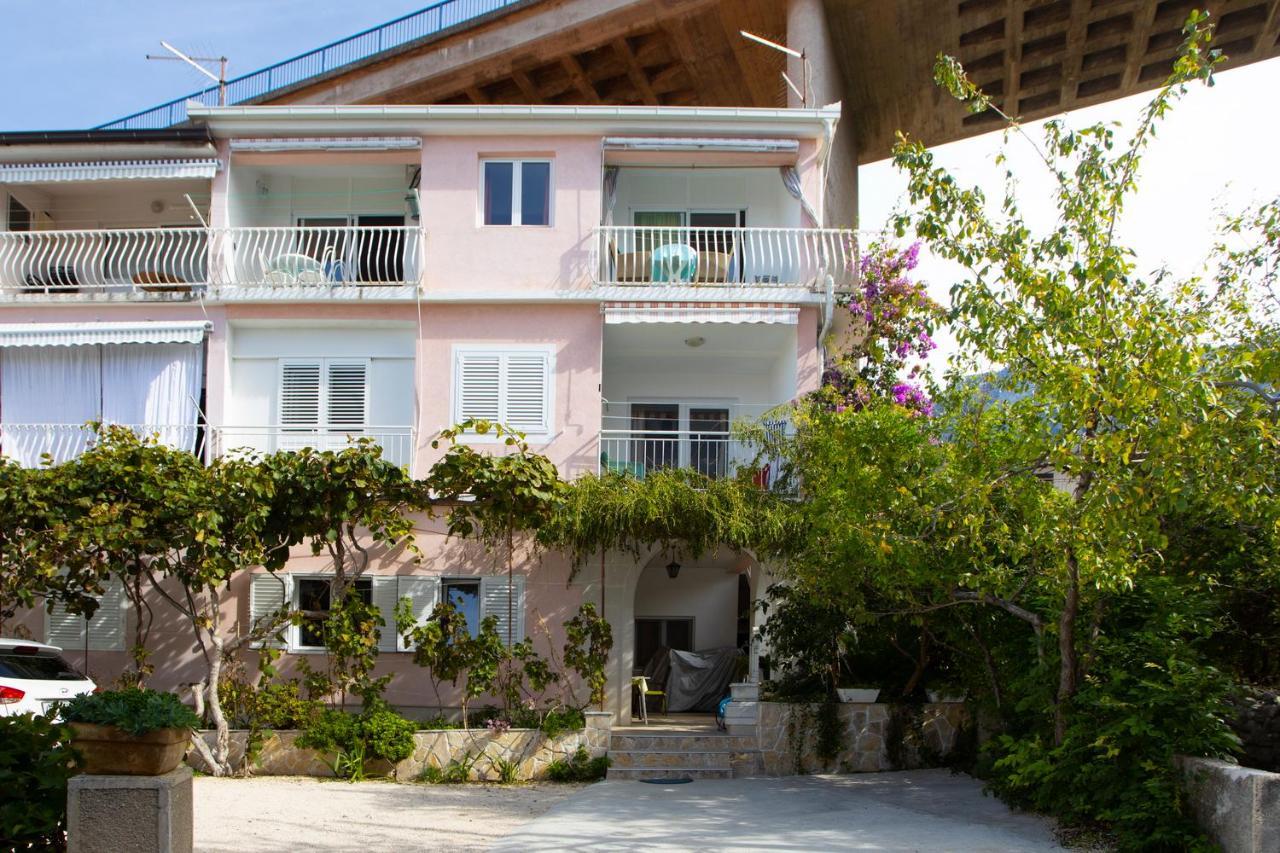 Apartmani Miki Podgora Exteriör bild