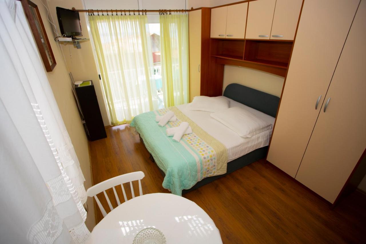 Apartmani Miki Podgora Exteriör bild
