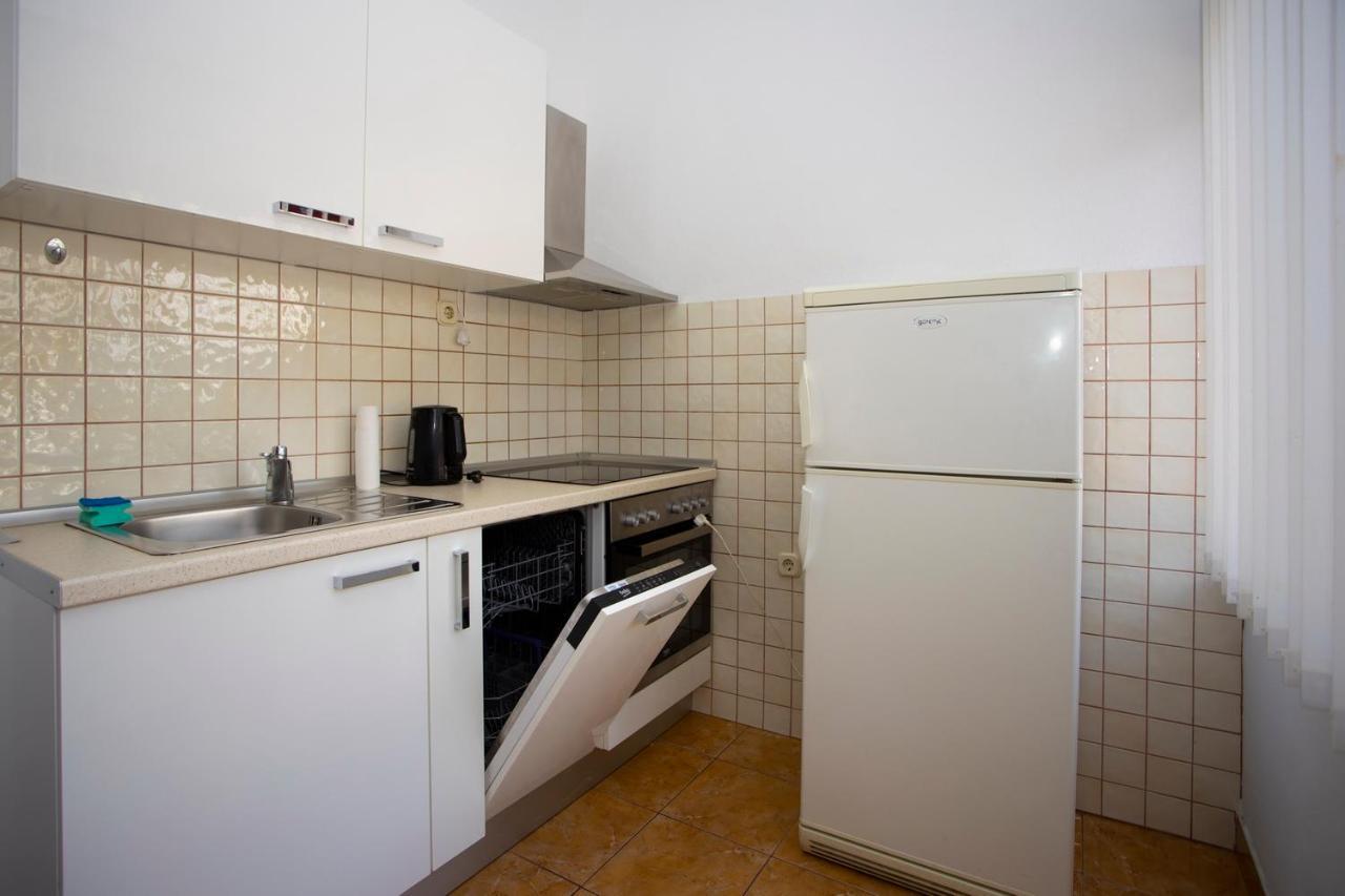 Apartmani Miki Podgora Exteriör bild