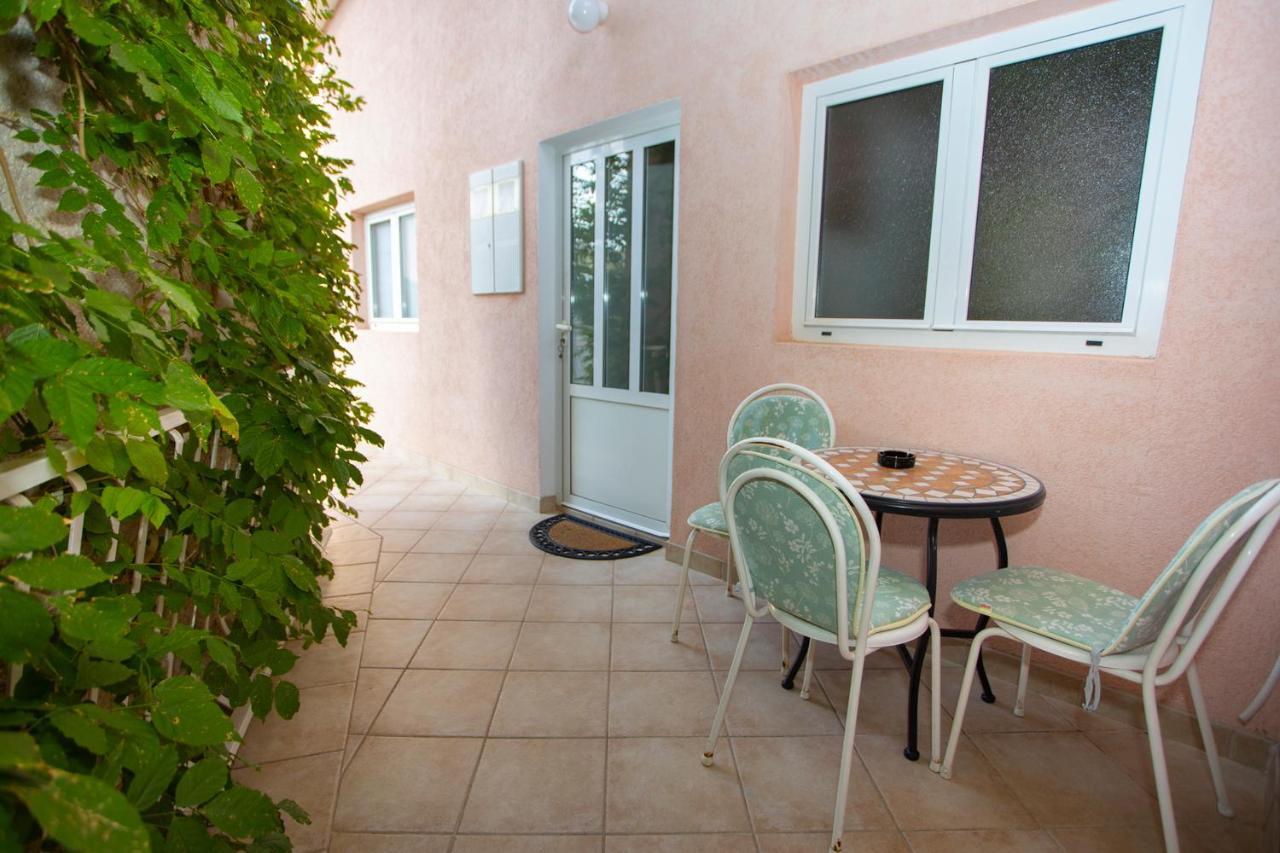 Apartmani Miki Podgora Exteriör bild