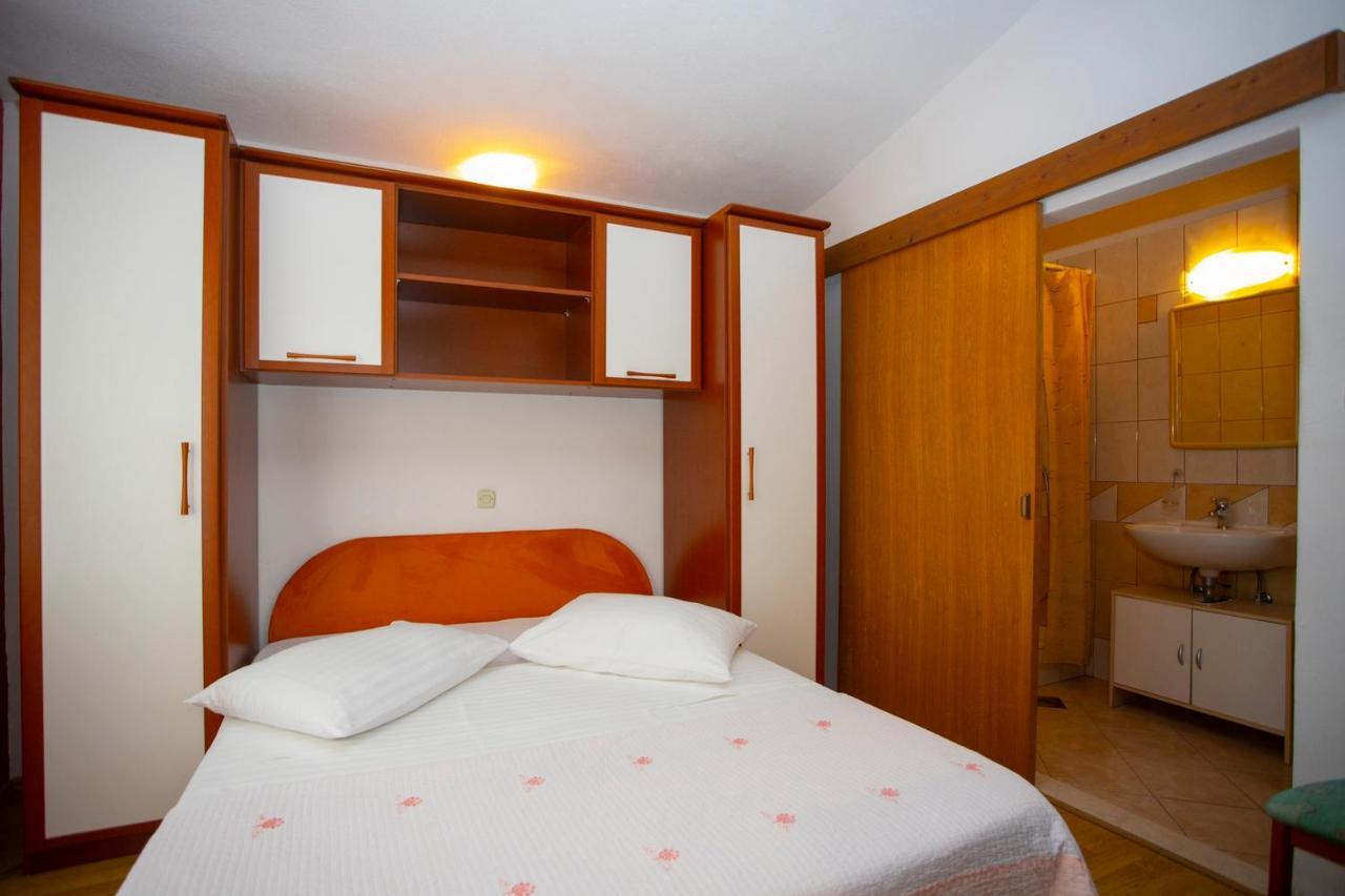 Apartmani Miki Podgora Exteriör bild