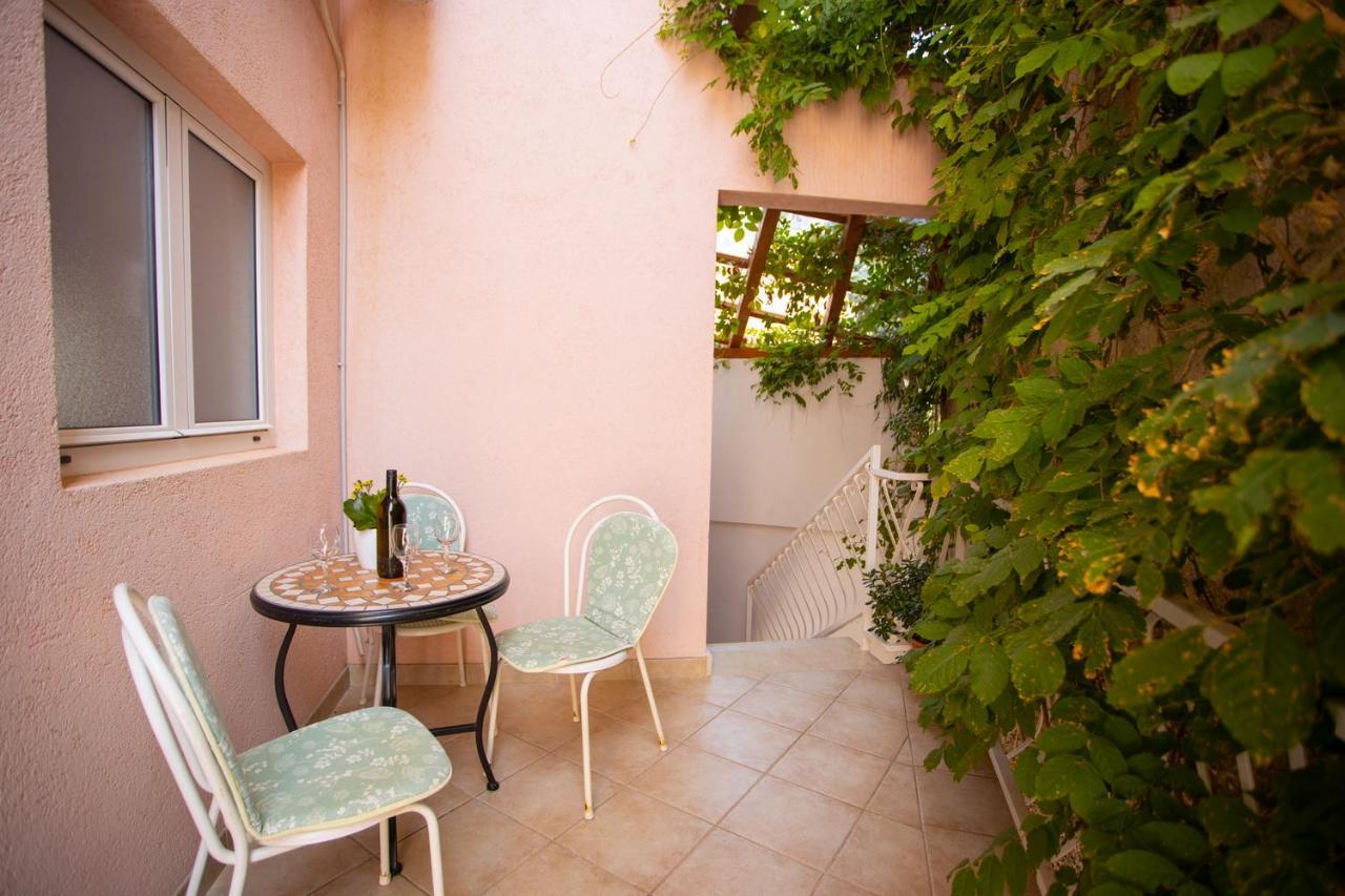 Apartmani Miki Podgora Exteriör bild