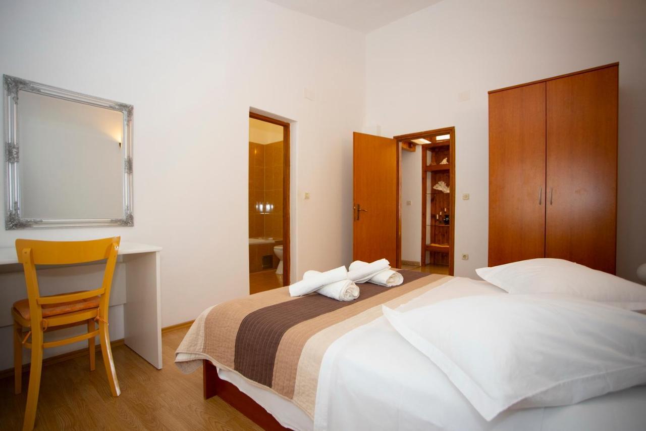 Apartmani Miki Podgora Exteriör bild