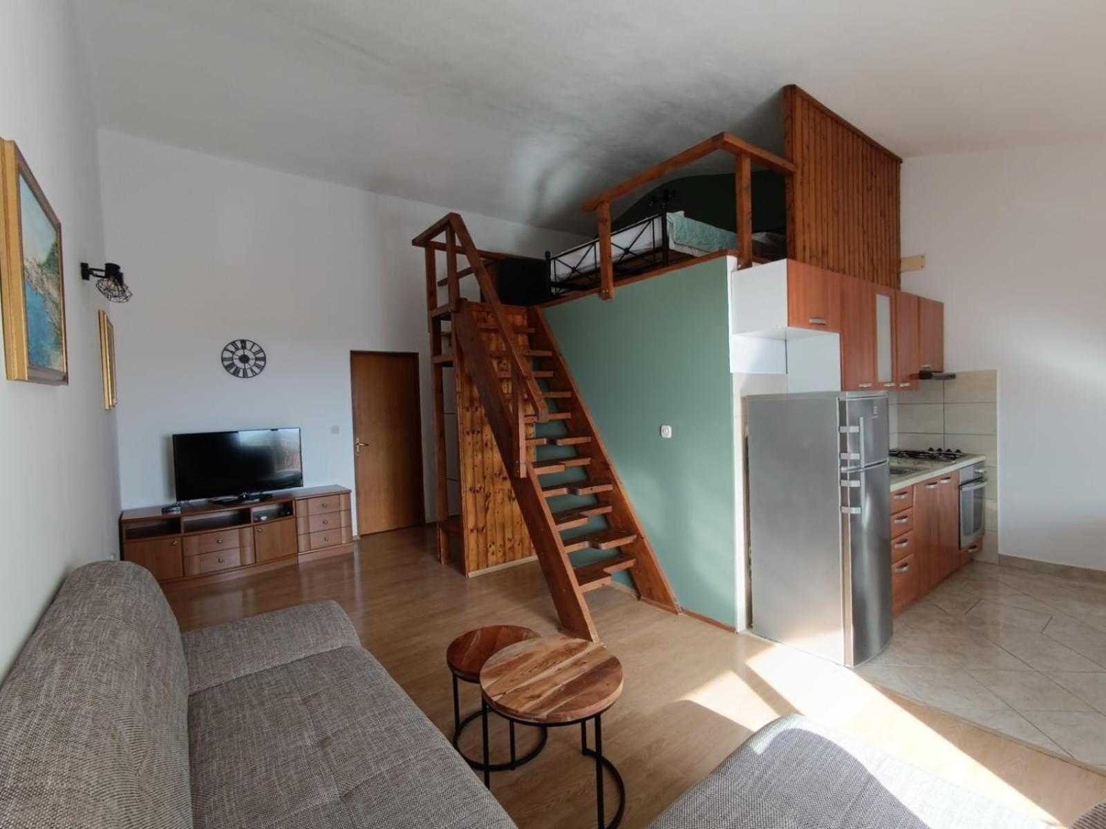 Apartmani Miki Podgora Exteriör bild