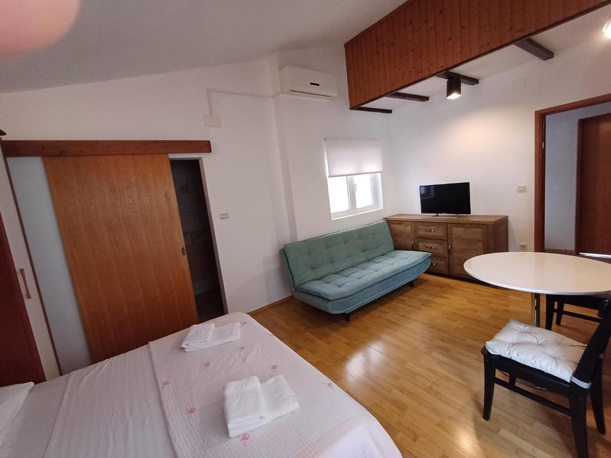 Apartmani Miki Podgora Exteriör bild
