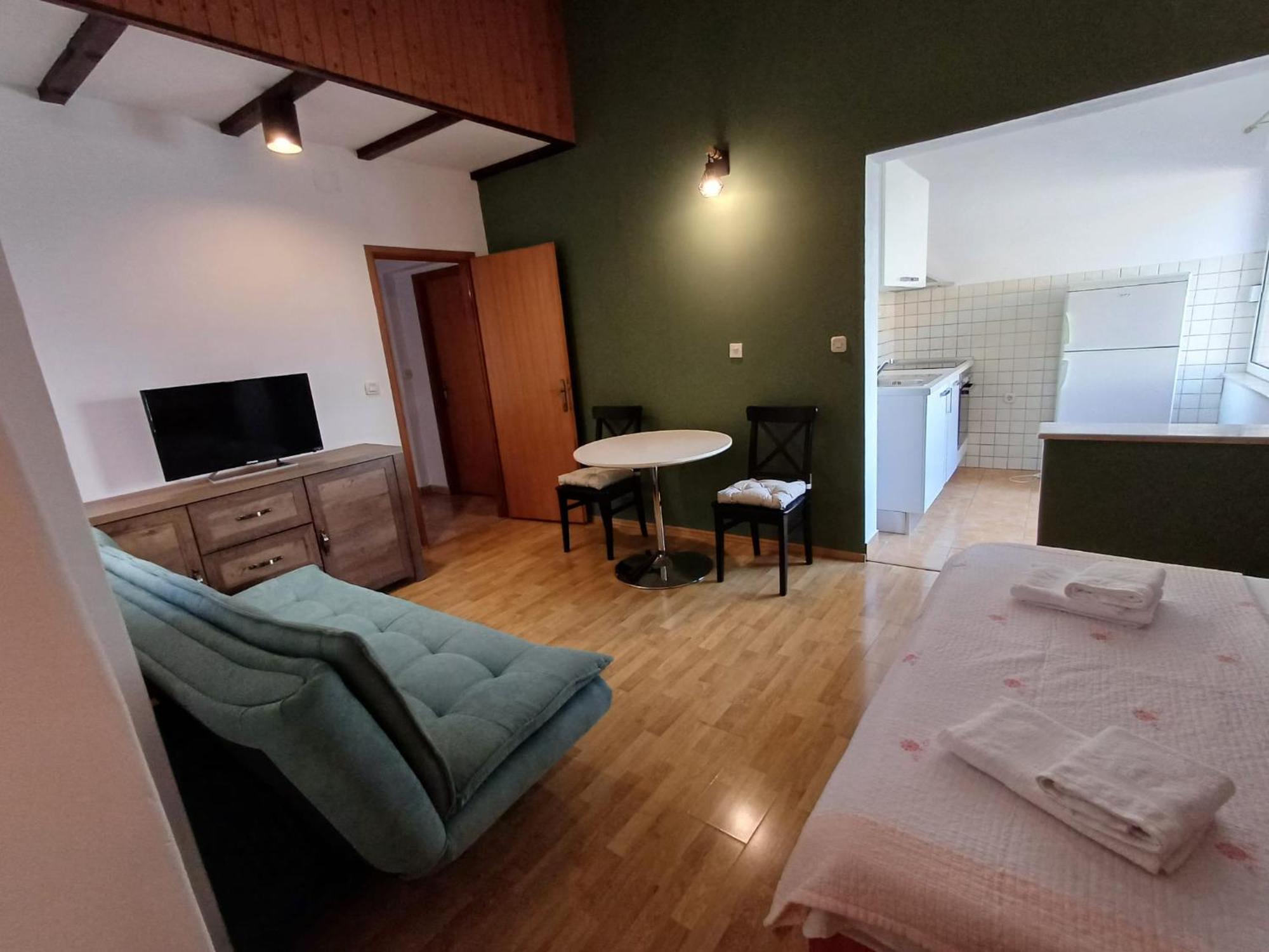 Apartmani Miki Podgora Exteriör bild