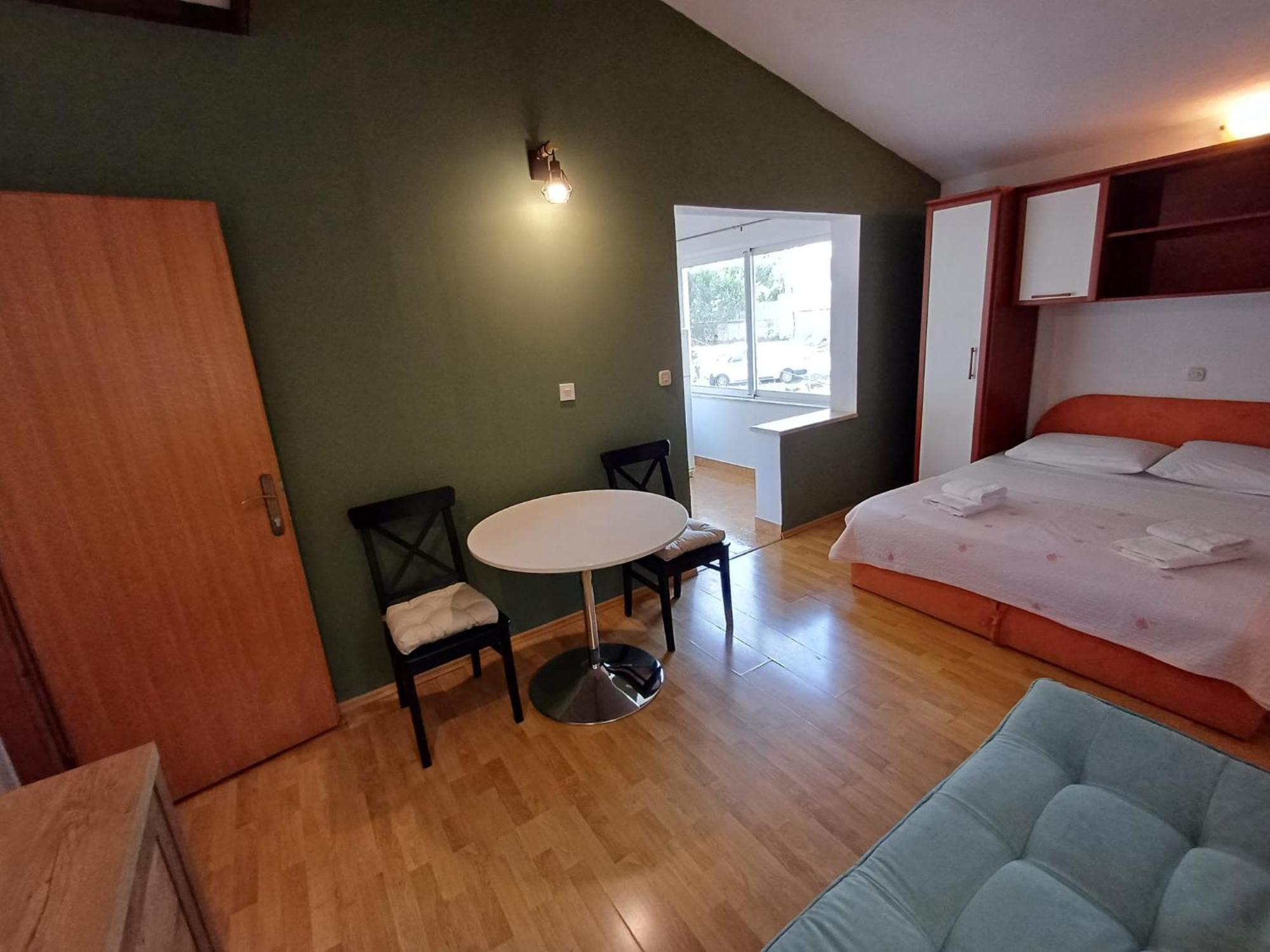 Apartmani Miki Podgora Exteriör bild
